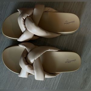Universal Threads Sandals